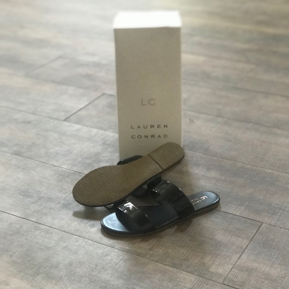 Lauren Conrad’s slip-on sandals